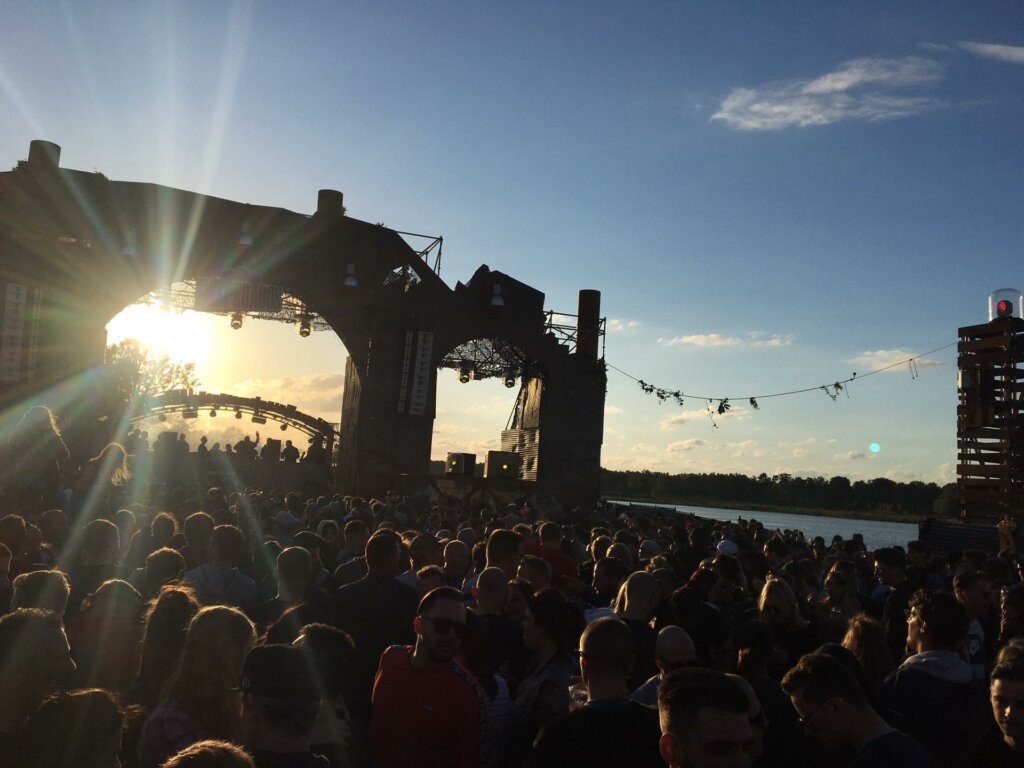 extrema-desperados-stage