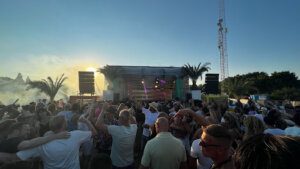 De House Stage