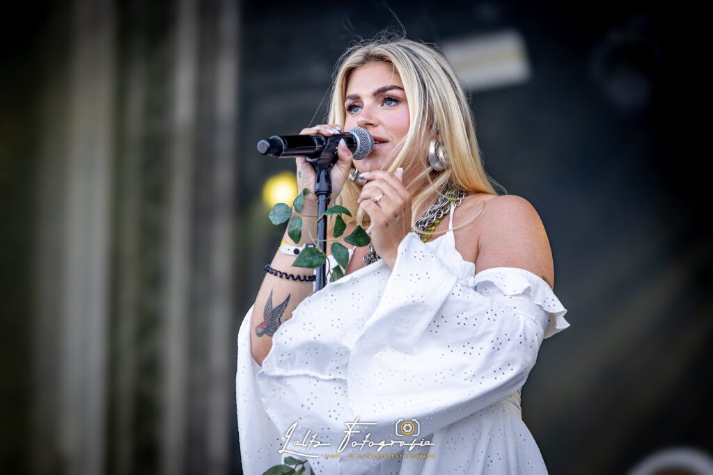 Roxeanne Hazes