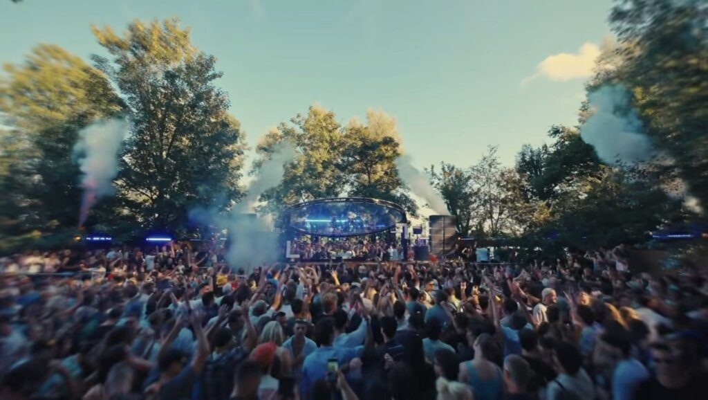 loveland-crowd