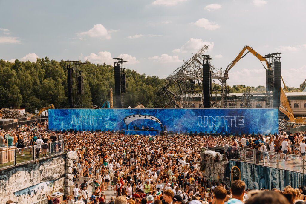 tomorrowland-main