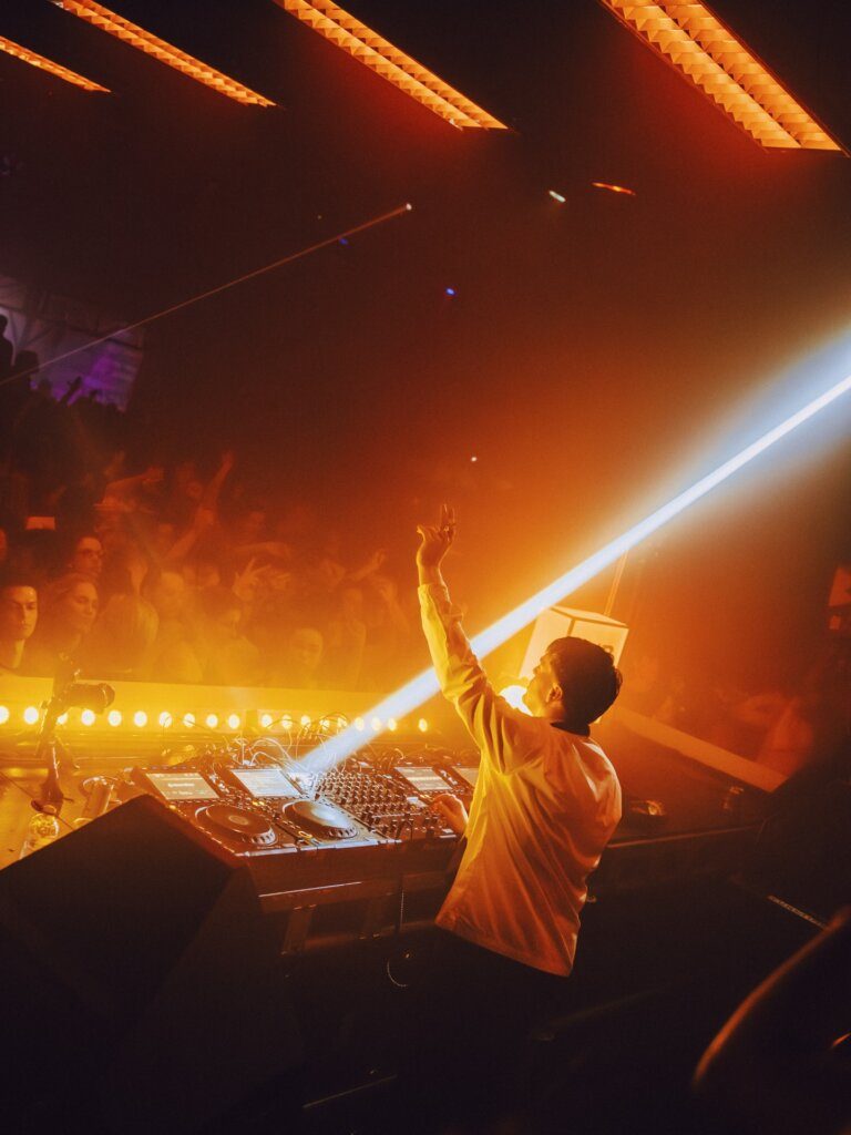 dj-stage