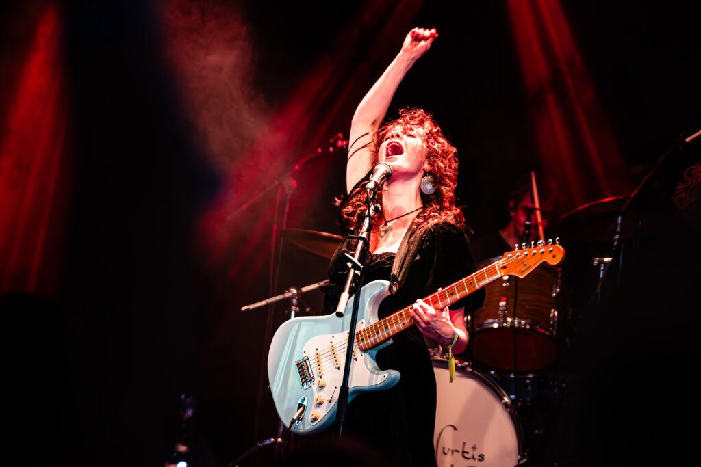 Heidi Curtis op Dauwpop 2026 in Hellendoorn.