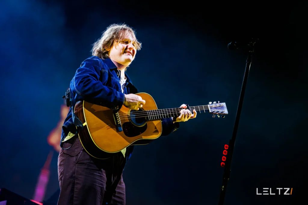 Lewis Capaldi op Hullabaloo 2026 in het Stadspark in Groningen.