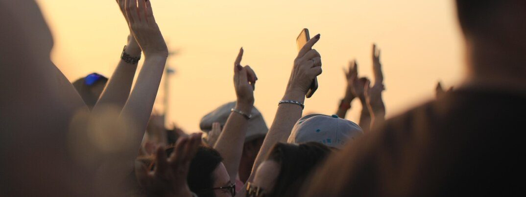 Met je auto naar een festival? Dit wil je weten voor vertrek