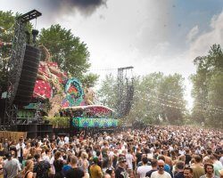 Bikerboots tot denim: dé festivaltrends voor de ladies