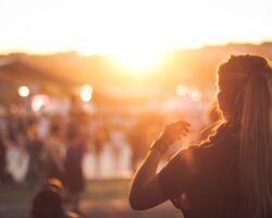 Festivals bezoeken in een rolstoel: maatjes gezocht!