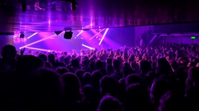 Amsterdamse clubs willen open met sneltests