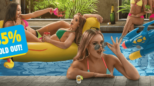 Pussy Lounge at the Park: de heetste poolparty van het jaar