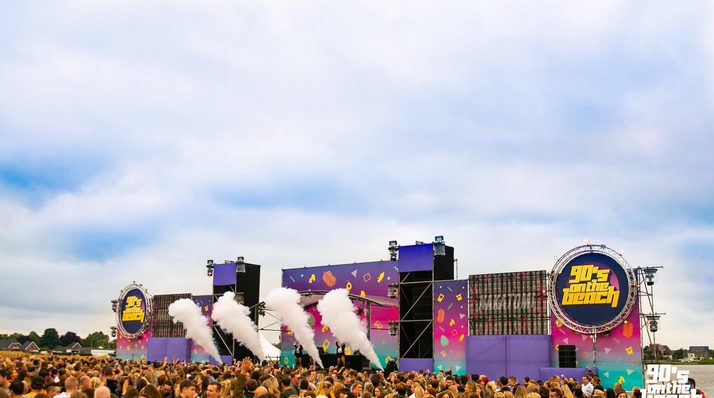 Report 90s on the beach: De happy hardcore nummertjes zorgde voor een ware energiestoot