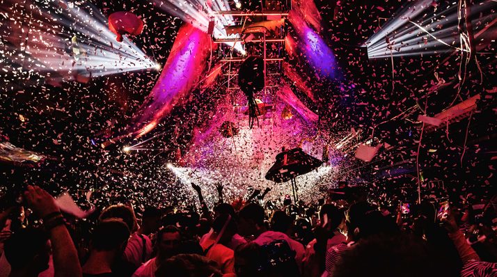 Report Elrow Goes ADE: Een zee aan confetti en een stoet van buitenaardse wezens