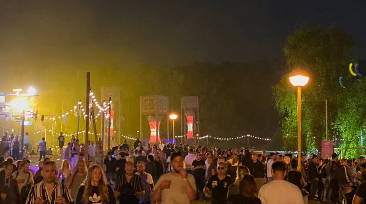 Hoe was jullie eerste festivalervaring?