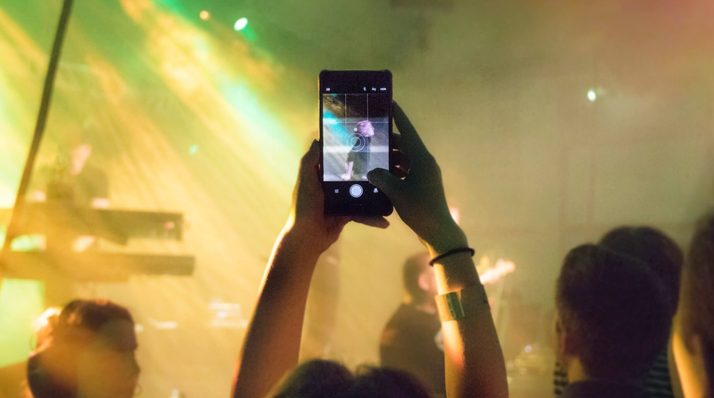Bereikbaar blijven op een buitenlands festival, vier praktische tips
