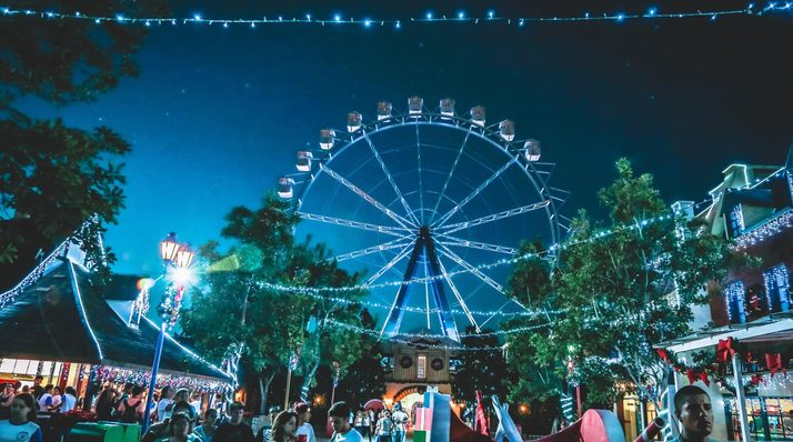Festivals ’s nachts of overdag?