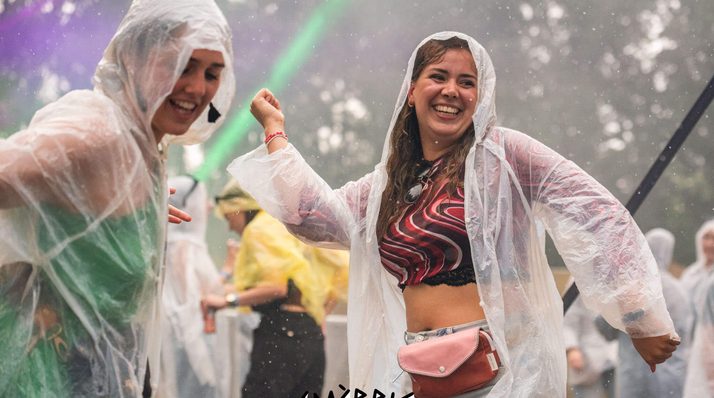 Zo bereid je je voor op slecht weer tijdens een festival