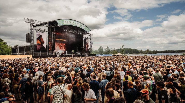 Headliners BKS 2027: Fontaines D.C., JUNGLE en Phoebe Bridgers