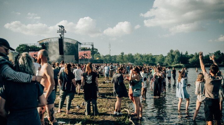 Warm Festivalweekend: Gratis water om de hitte te verslaan